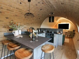 冰箱、电热水壶、烤面包机、厨具/餐具