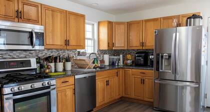 Relaxing Getaway: Entire 3-BR Home w/ Fireplace