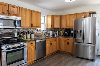 Relaxing Getaway: Entire 3-BR Home w/ Fireplace