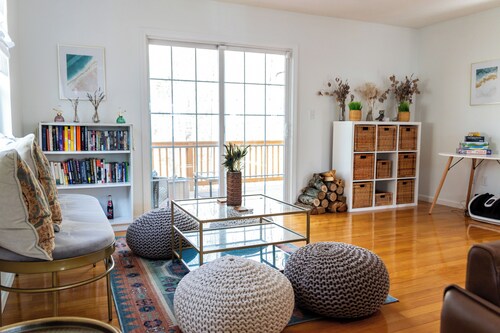 Relaxing Getaway: Entire 3-BR Home w/ Fireplace