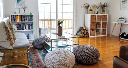 Relaxing Getaway: Entire 3-BR Home w/ Fireplace