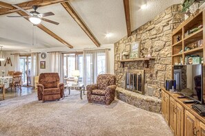 Living area - 01114 - 14 South Badalona Drive (Hot Springs)