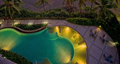 Luxury 3 Bedroom/3.5 Bath Condo overlooking Jaco Beach.
