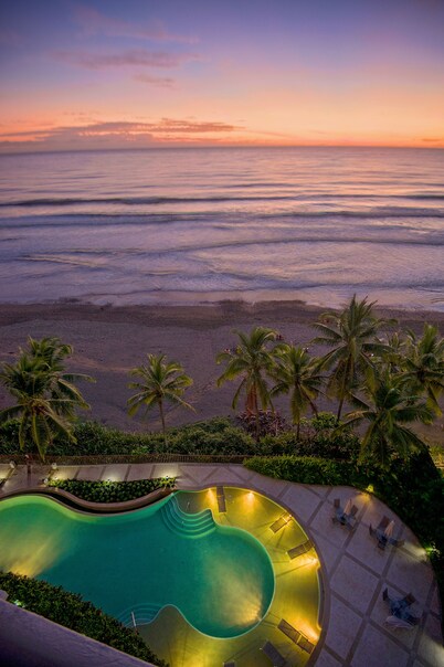 Luxury 3 Bedroom/3.5 Bath Condo overlooking Jaco Beach.