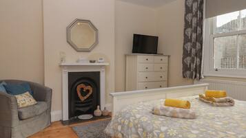 2 quartos, individualmente decorados, individualmente mobiliados