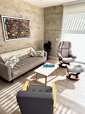 Unclassified image, 3 of 22, button