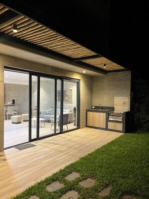 Outdoor dining - 2BR Apartment in Paracas with Terrace & A/C

 (Paracas)