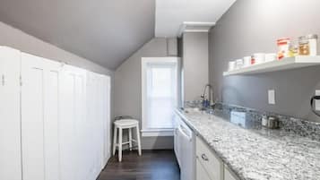 Fridge, microwave, dishwasher, coffee/tea maker