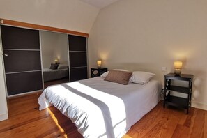 3 bedrooms, iron/ironing board, WiFi, bed sheets - Maison en Pierre (PLOBANNALEC)