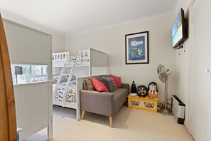 3 bedrooms, iron/ironing board, bed sheets