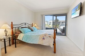3 chambres, fer et planche à repasser, draps fournis