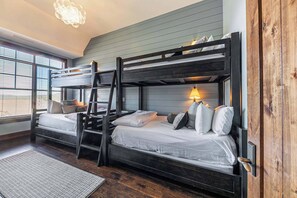 4 bedrooms, iron/ironing board, WiFi, bed sheets