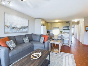 Smart TV - Seaside Charm!! Cozy BEACHFRONT Condo located on Sapphire Beach steps to thesand (St Thomas)