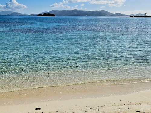 Seaside Charm!! Cozy BEACHFRONT Condo located on Sapphire Beach steps to thesand
