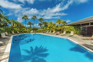 A swimming pool with lounge chairs and palm trees. - Summer Deal Maui Ocean View Villa with Pool BBQ and Golf Nearby (Lahaina)