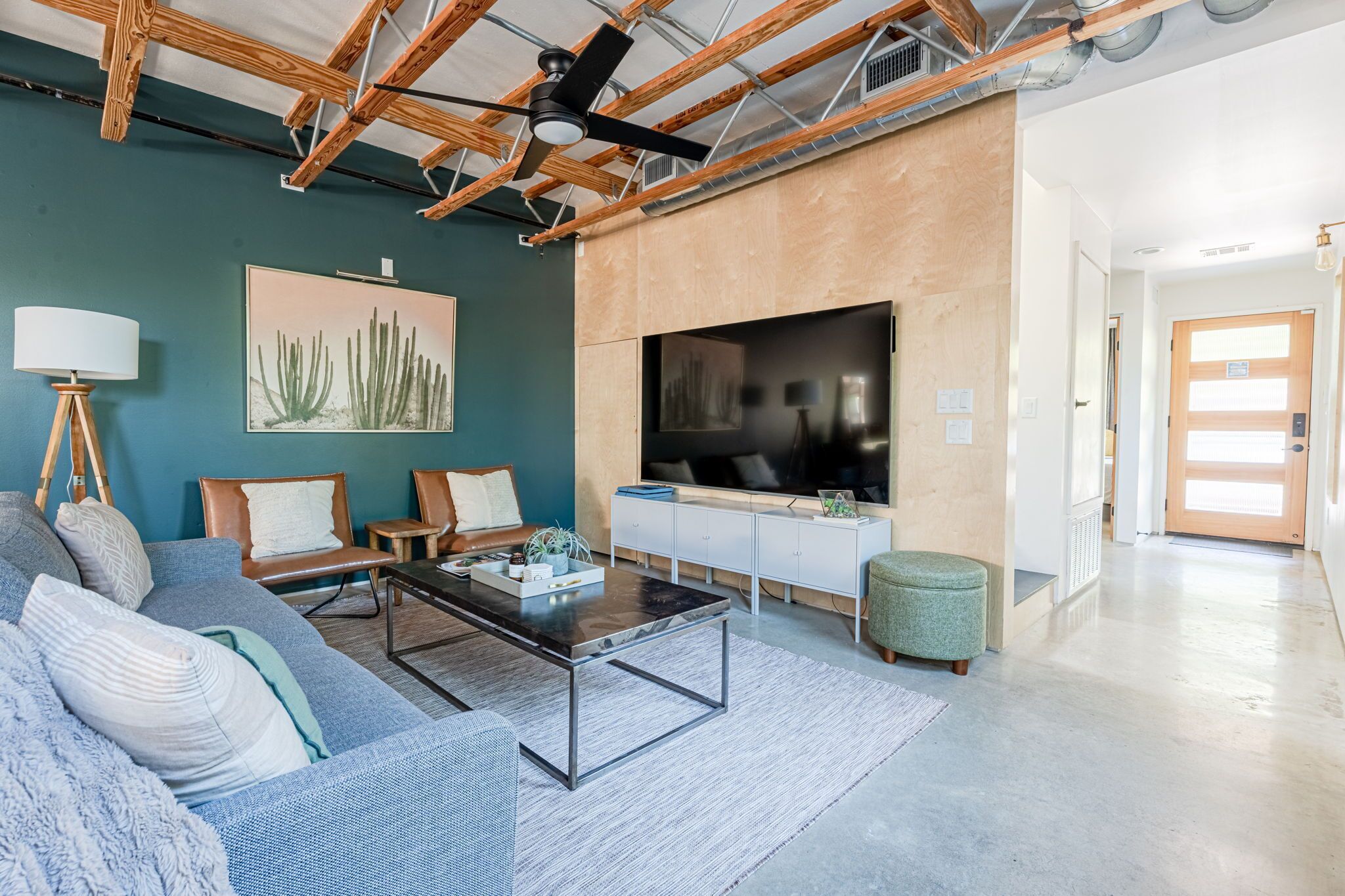 East Austin Oasis: Modern Main House + Backyard Loft w/ Kitchenette, Fenced Yard