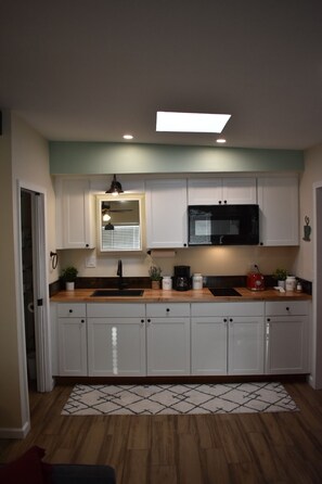Fridge, microwave, stovetop, coffee/tea maker - Newly Built Rustic Studio with Pool, Hot tub, Firepit and More (Fresno)
