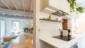 Coffee/tea maker, fridge, oven, stovetop