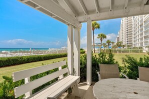 Outdoor dining - Cute and Cozy Gulf Front Studio (Destin)