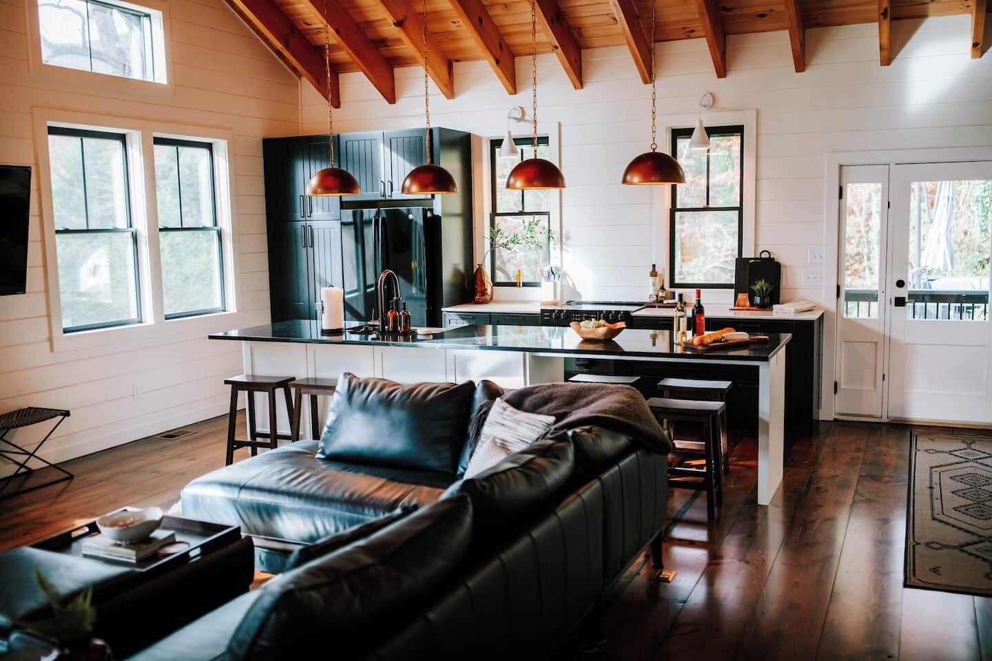 智能电视、壁炉、电子游戏、书