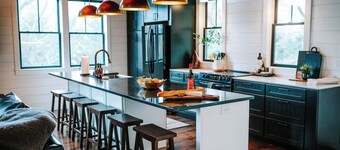 One of a Kind Meadowstream Lodge for 10 Walk Downtown SwimSpa Pool Hot Tub Combo