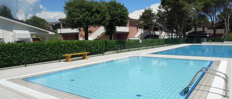 حمّام سباحة خارجي