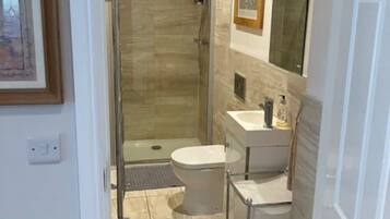 Towels, soap, shampoo, toilet paper