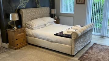 1 bedroom, desk, free WiFi, bed sheets