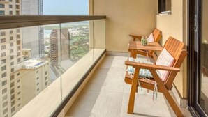Property grounds - Jbr Sea View Captivating 4-bed Apartment in Dubai (Dubai)
