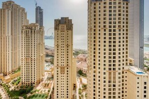 Apartment | Bathroom | Shower, towels - Jbr Sea View Captivating 4-bed Apartment in Dubai (Dubai)