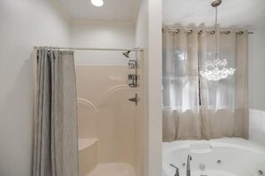 Jetted tub - 5 Points Private Mother in Law Suite (Athens)