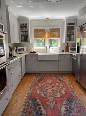 Private kitchen - 1950s Five Points Ranch - Renovated (Athens)