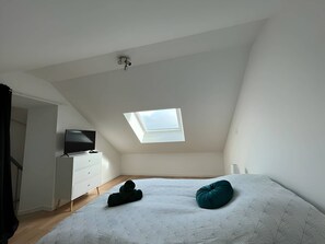 1 chambre, bureau, fer et planche à repasser, Wi-Fi gratuit