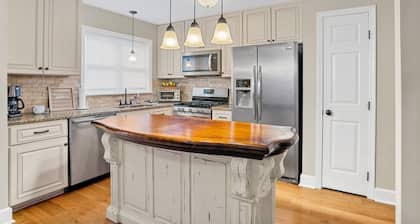 First Class Comfort | 3BD & 2BA