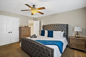 3 bedrooms, desk, iron/ironing board, free WiFi - First Class Comfort | 3BD & 2BA (Bowling Green)