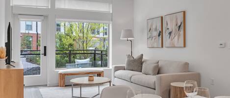 Una Smart TV, libros