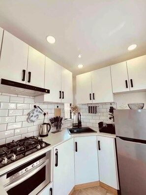 Fridge, microwave, oven, stovetop