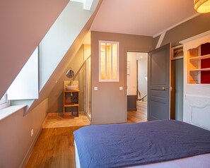 8 bedrooms, iron/ironing board, free WiFi, bed sheets