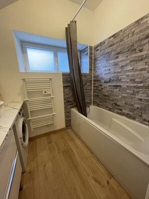 Shower, hair dryer, towels