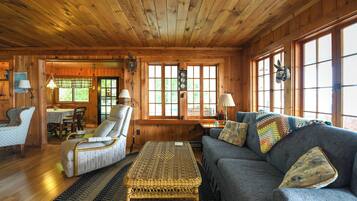 Smart TV, DVD player, books, stereo