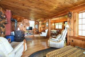 Smart TV, DVD player, books, stereo