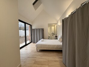 3 chambres, fer et planche à repasser, Wi-Fi gratuit, draps fournis