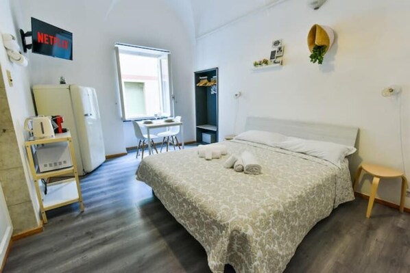 1 室のベッドルーム、セーフティボックス (室内)、アイロン / アイロン台、旅行用ベビーベッド