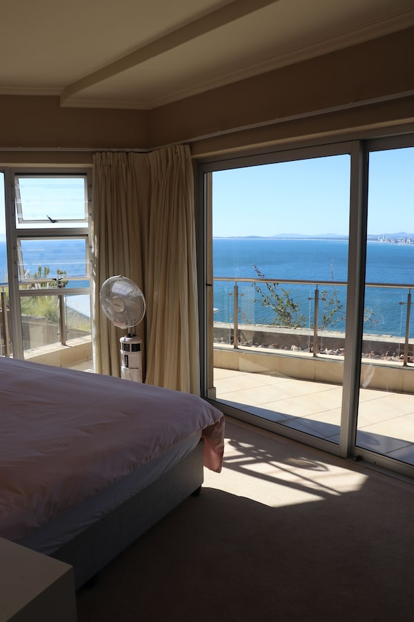 4 chambres, fer et planche à repasser, Wi-Fi, draps fournis