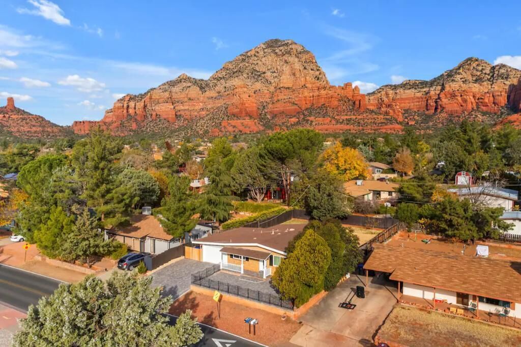 Walk to Sugarloaf Trailhead from this Dazzling Modern Home! Grill ~ Fire Pit ~