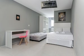 Iron/ironing board, WiFi, bed sheets