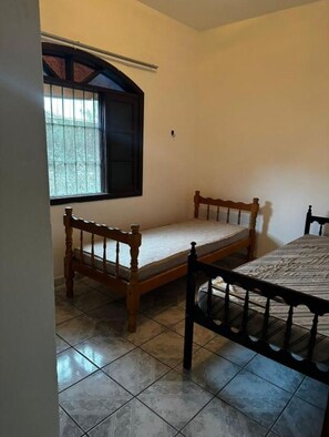 4 chambres, fer et planche à repasser, draps fournis