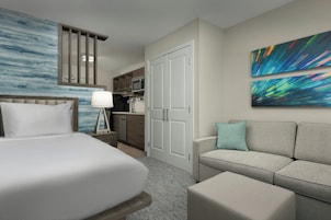 Desk, blackout drapes, free WiFi, bed sheets