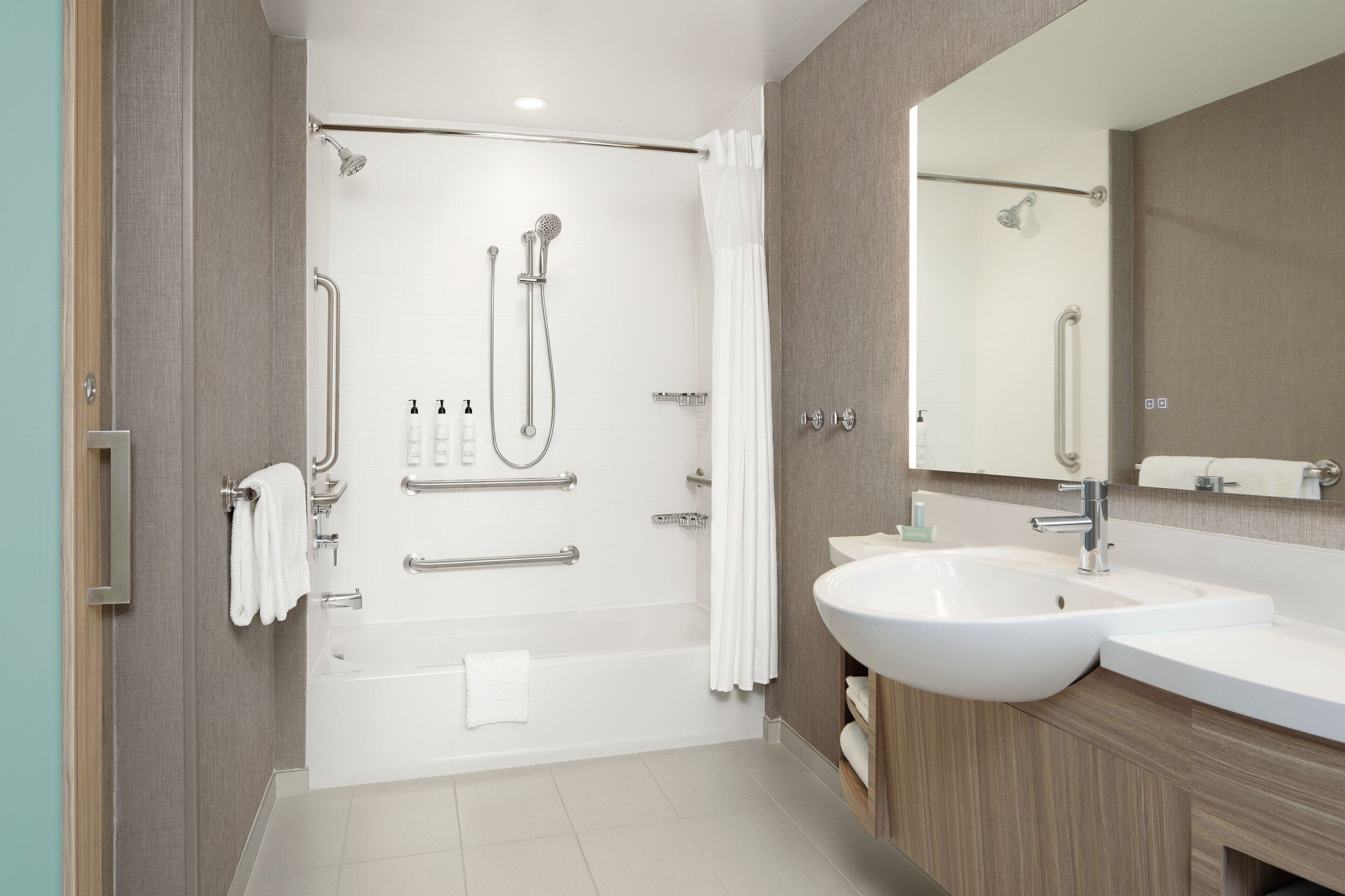 Suite, 1 King Bed | Bathroom | Hair dryer, towels, soap, shampoo