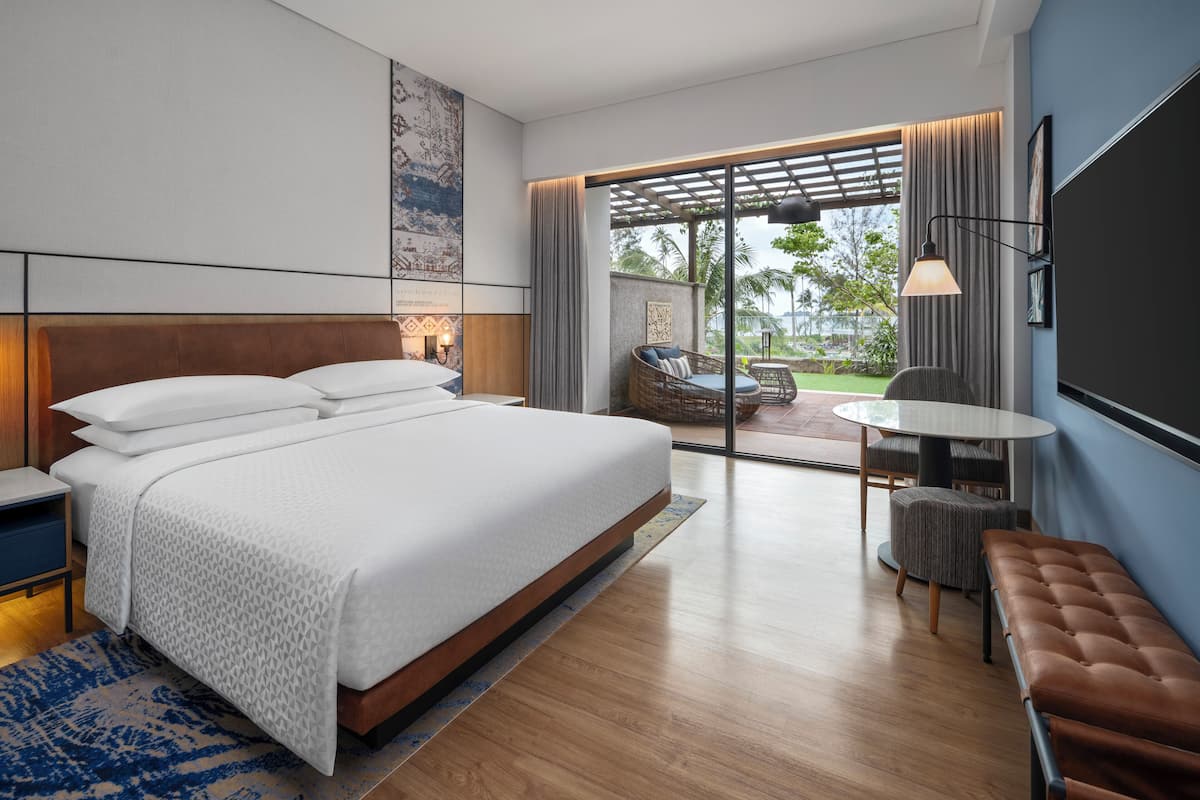 1 bedroom, premium bedding, minibar, in-room safe